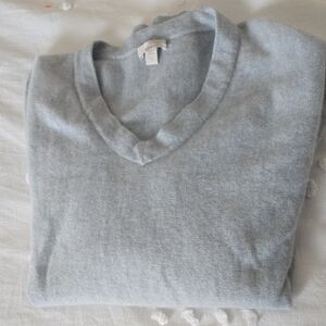 Garnet Hill Light Blue Cashmere V-Neck Sweater. Size Small.